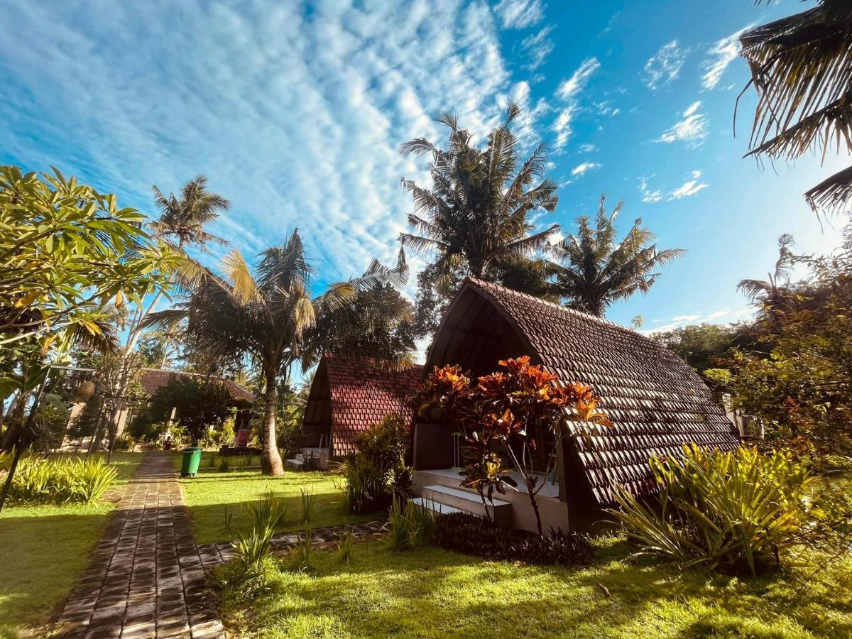 Apit Lawang Villas & Resto Batununggul Exterior foto