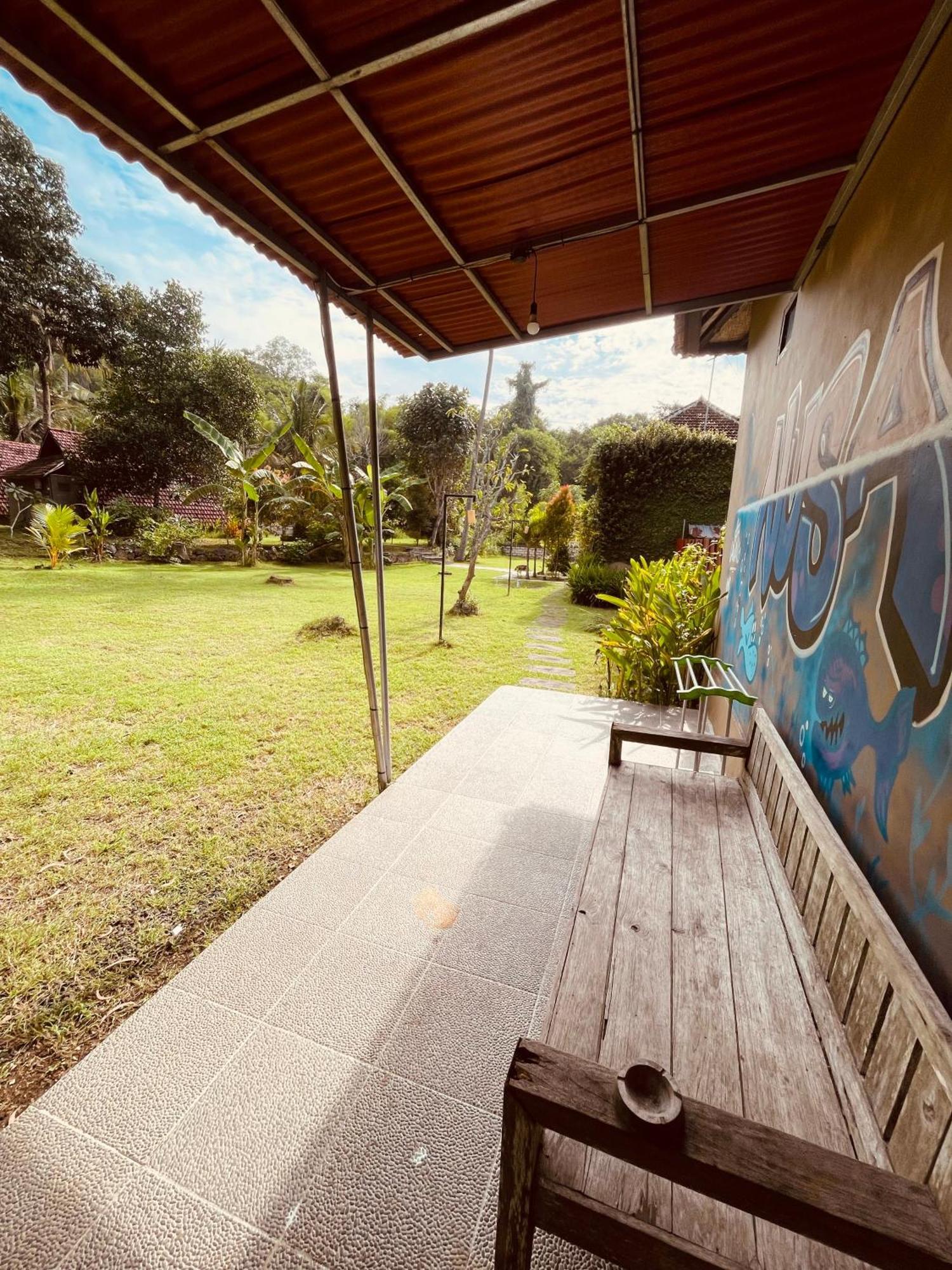 Apit Lawang Villas & Resto Batununggul Exterior foto